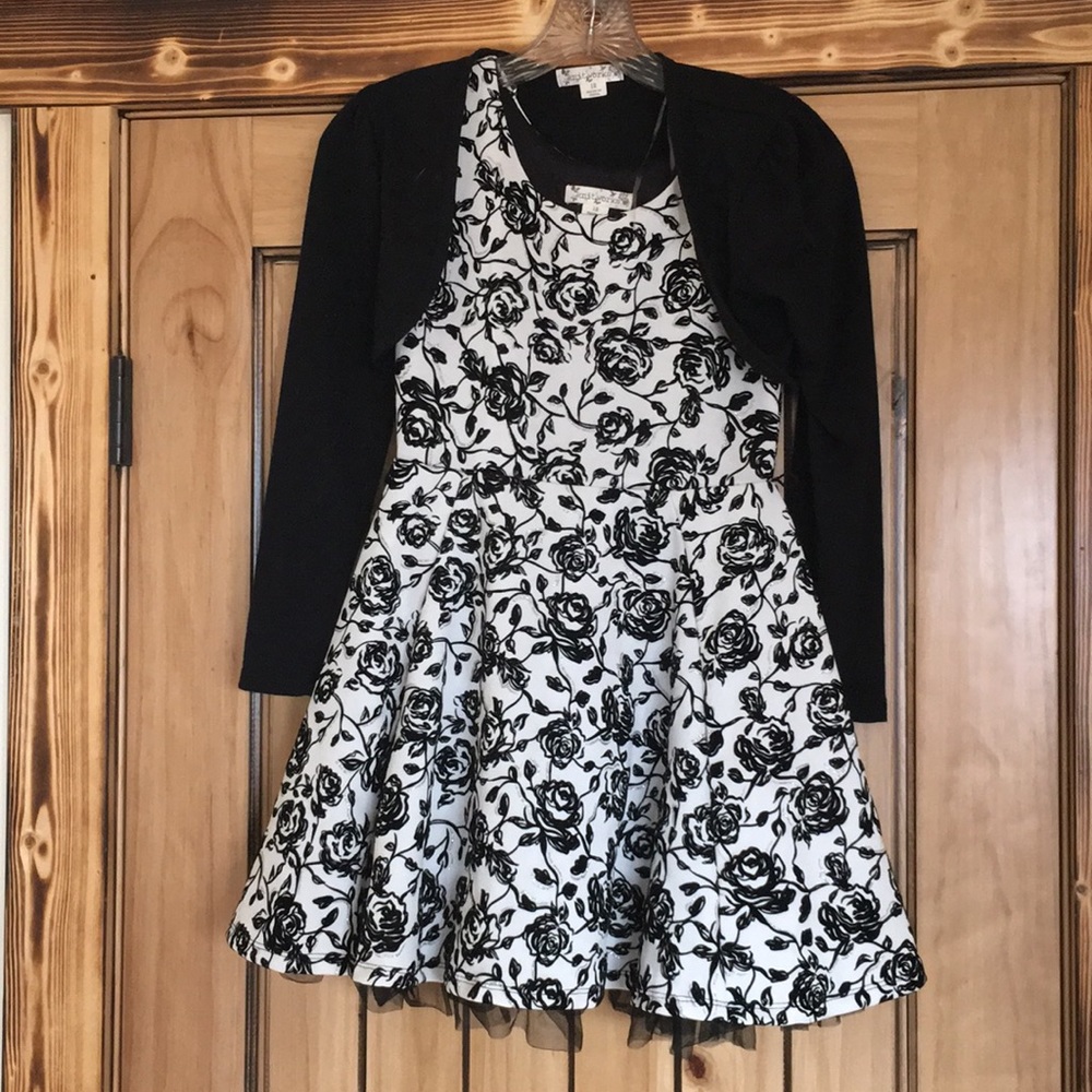A youth dress.
